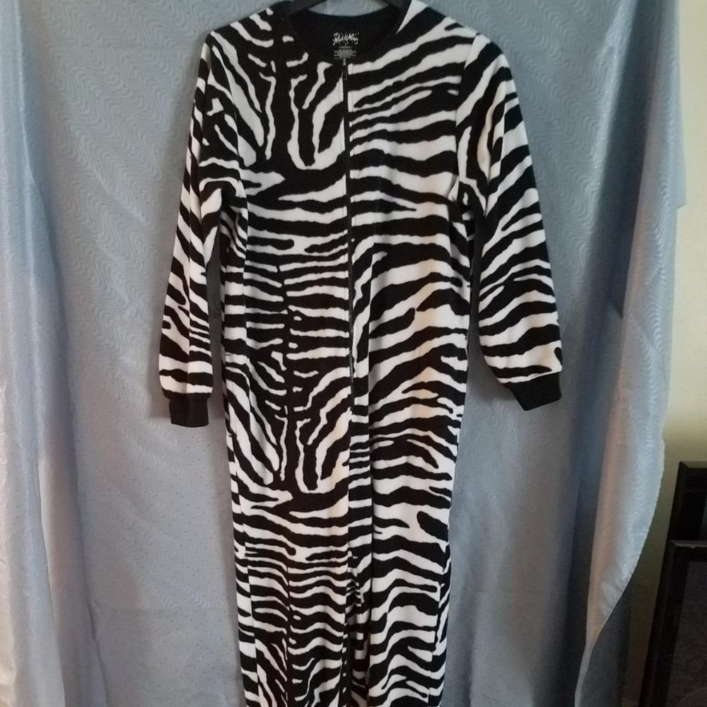 Nick & Nora zebra print zippered onesie/pajamas